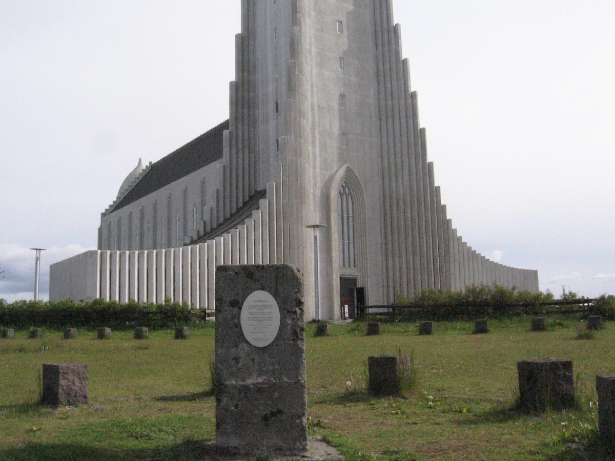 120608hFrontHallgrimskirkja