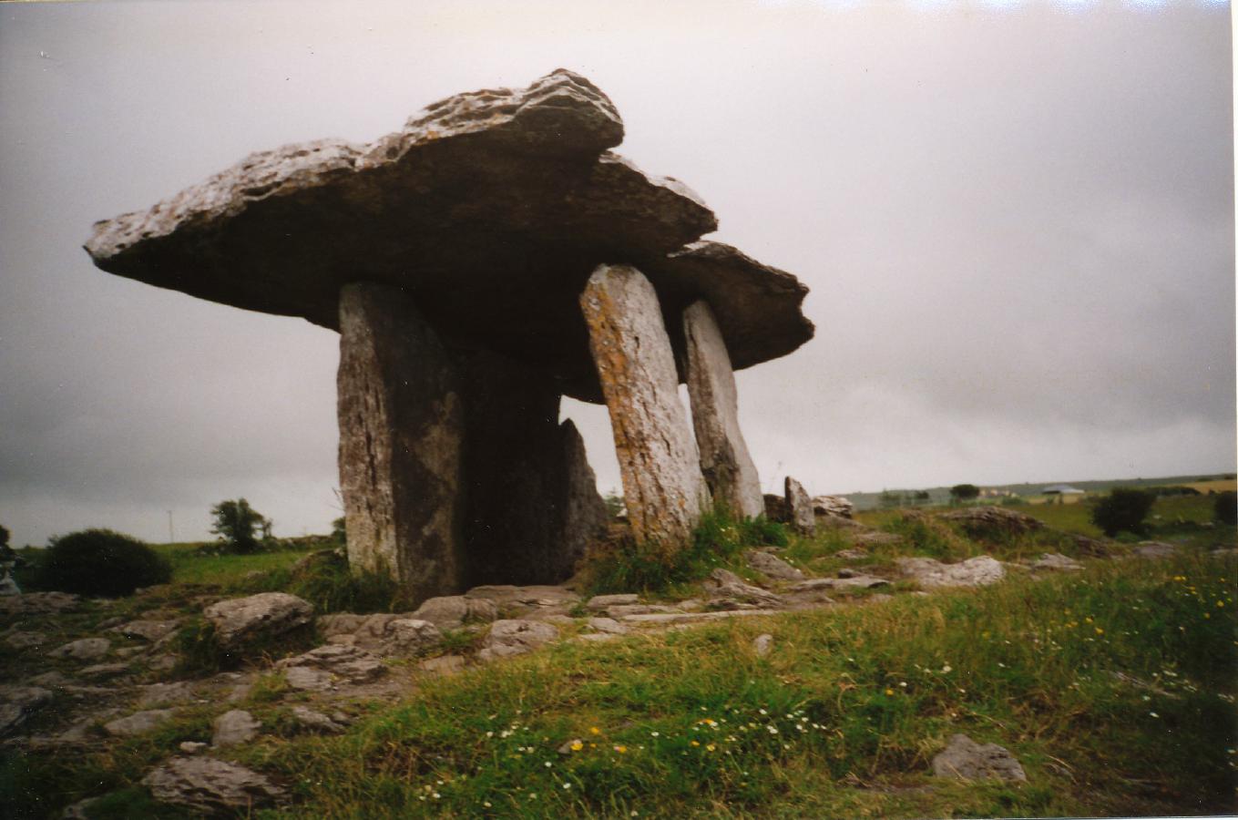 020702iT1wedgeTombPoulnabrone""