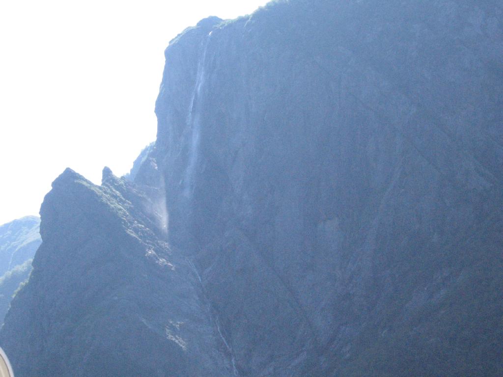 100816pissingMareFalls