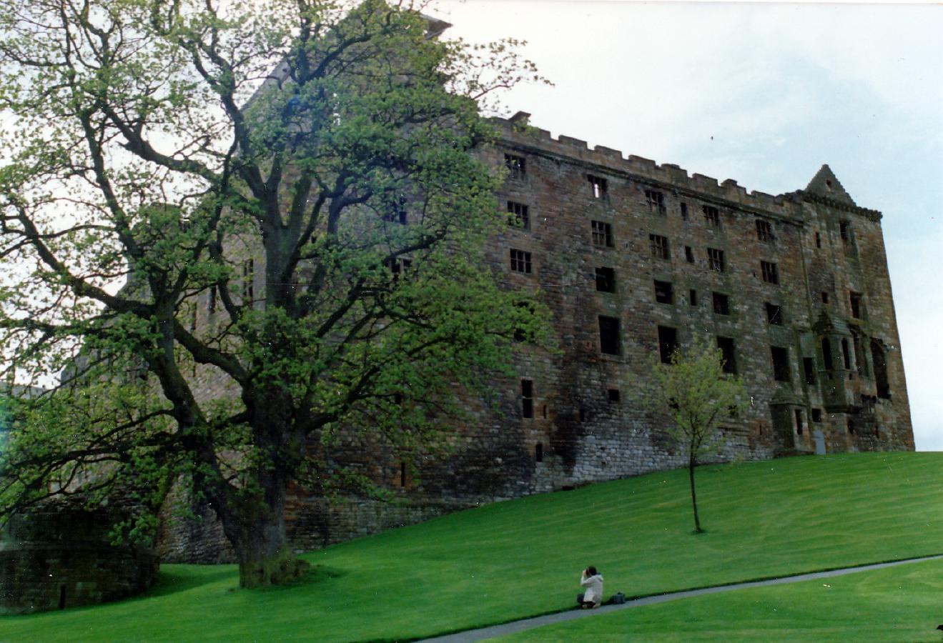 870504PandL11P_Linlithgow