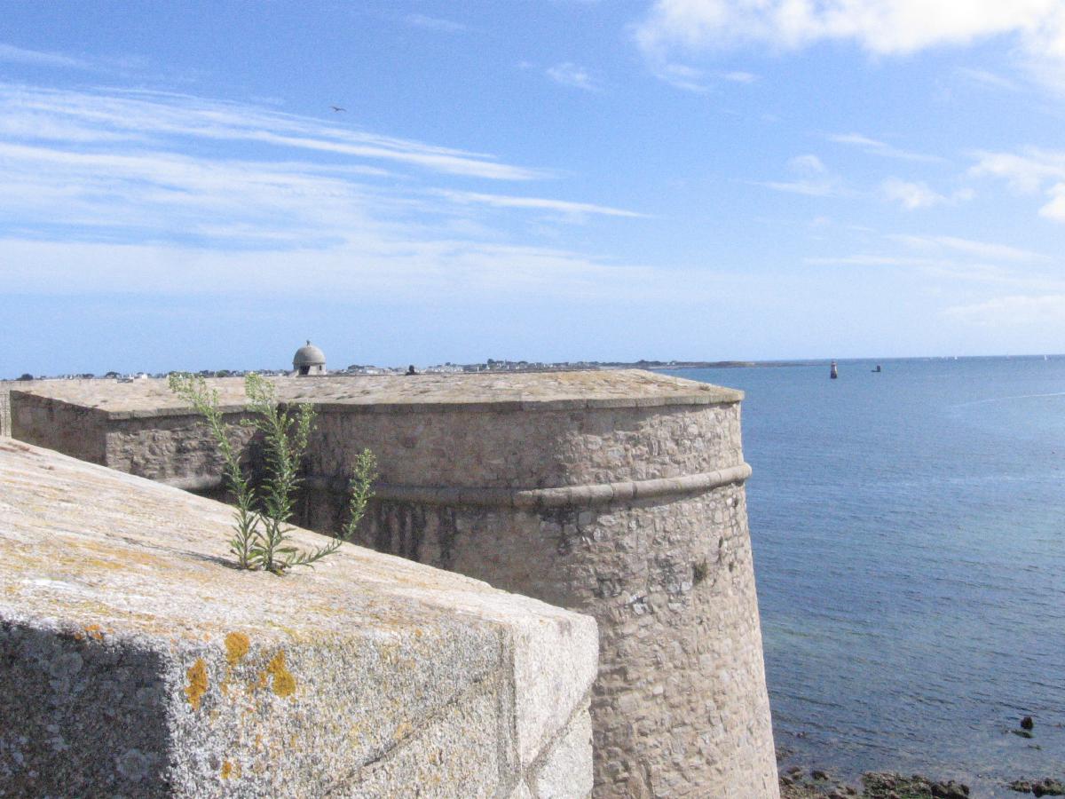 cza150807portLouis