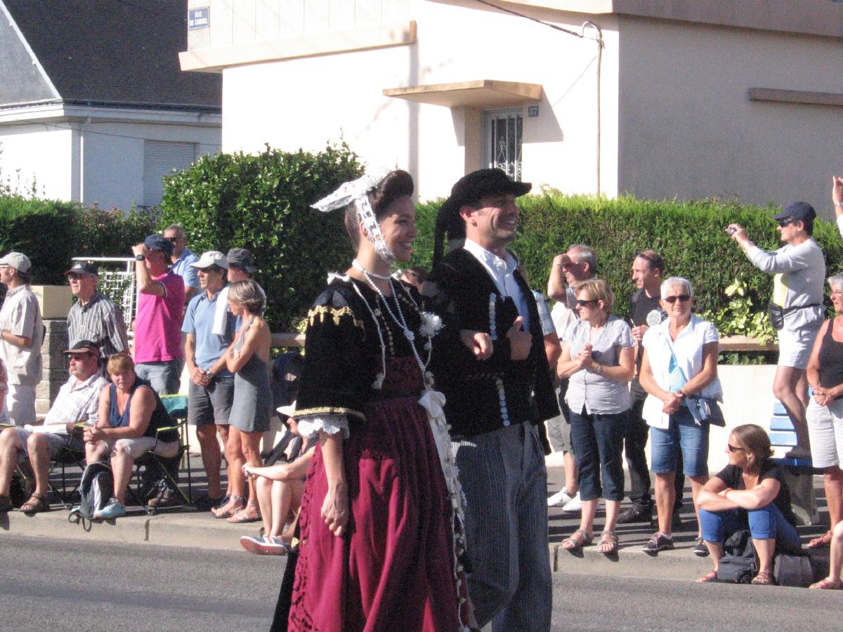 dha150809parade