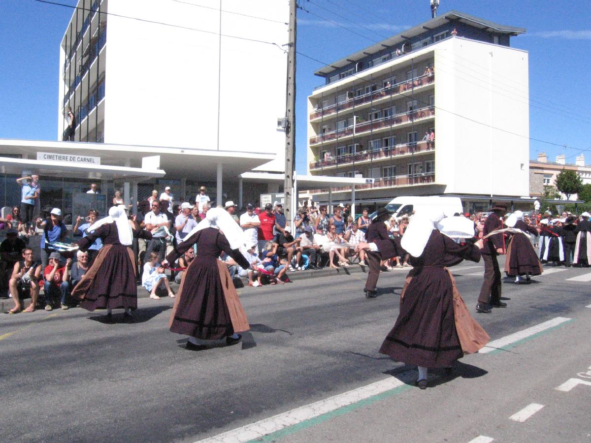 dra150809parade