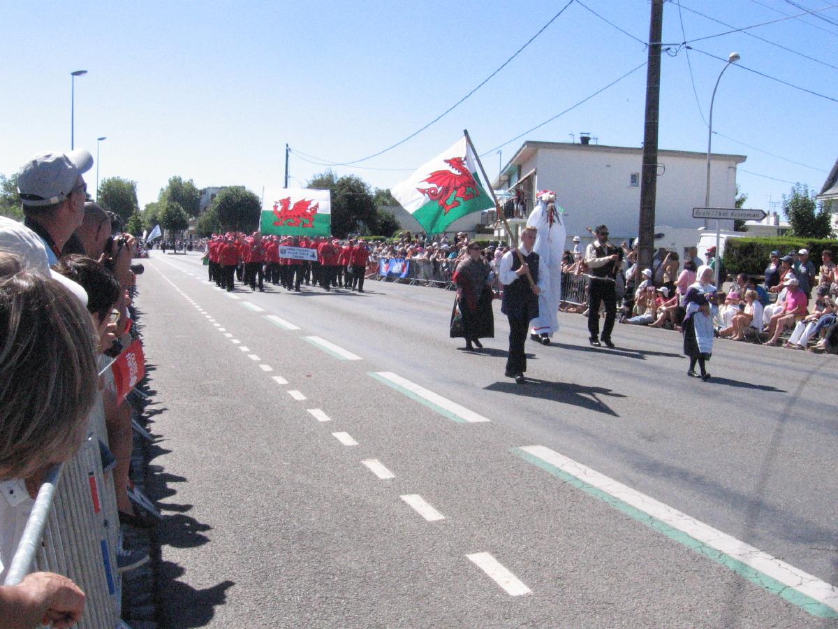 dta150809parade