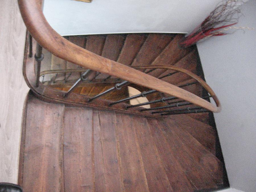 bfa150801stairsBnB
