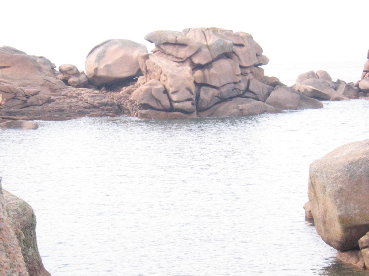 esa150813granitRose