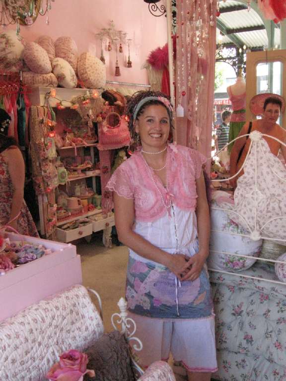 060205PompadourVictoriaMkt