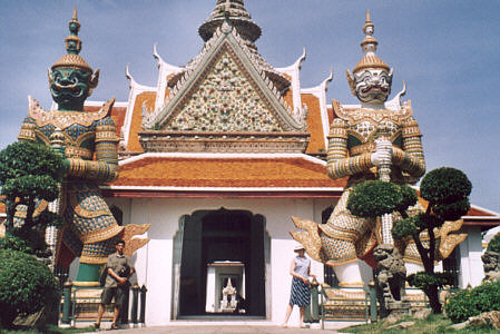 Wat Arun (The temple of dawn)