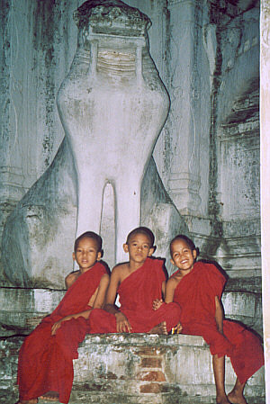Young monks in front of Myanmar lion
