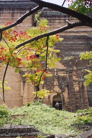 Ruins of the colossal Mingun Paya