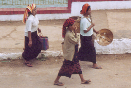 Women from the Shan minority