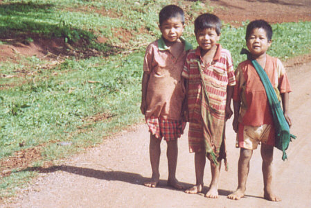 Kids with traditional shoulderbag