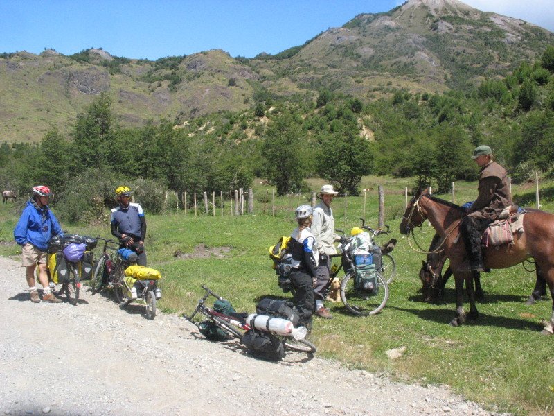 spontaneousroadsidegatheringoffellowcyclistsandloneranger.jpg