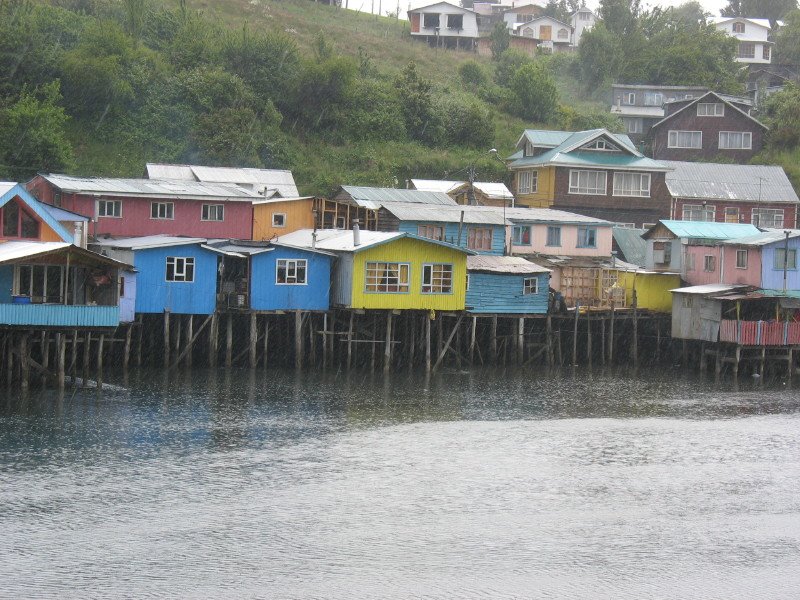 stiltedhousesonthewaytocastroprovincialcapitalofchiloe.jpg